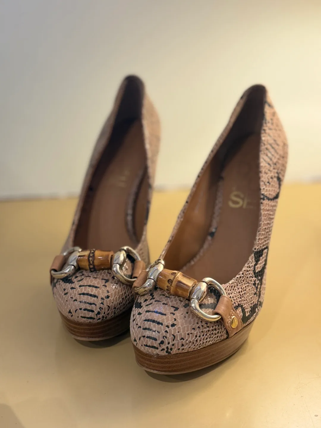 D:FUSE Snakeskin Heels, Size 6 thumbnail