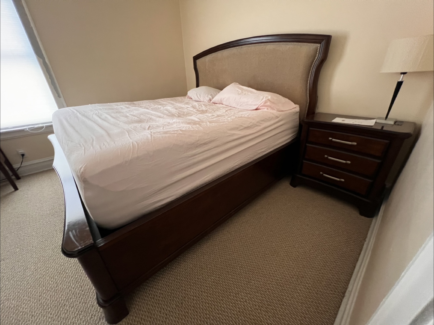King upholstered bed - photo 2
