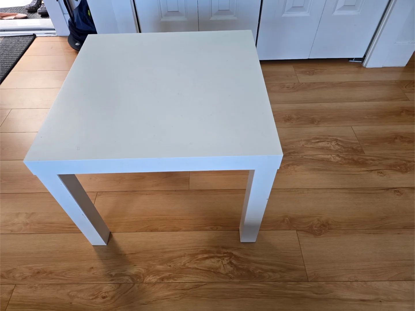 🇨🇦 White Square Side Table thumbnail