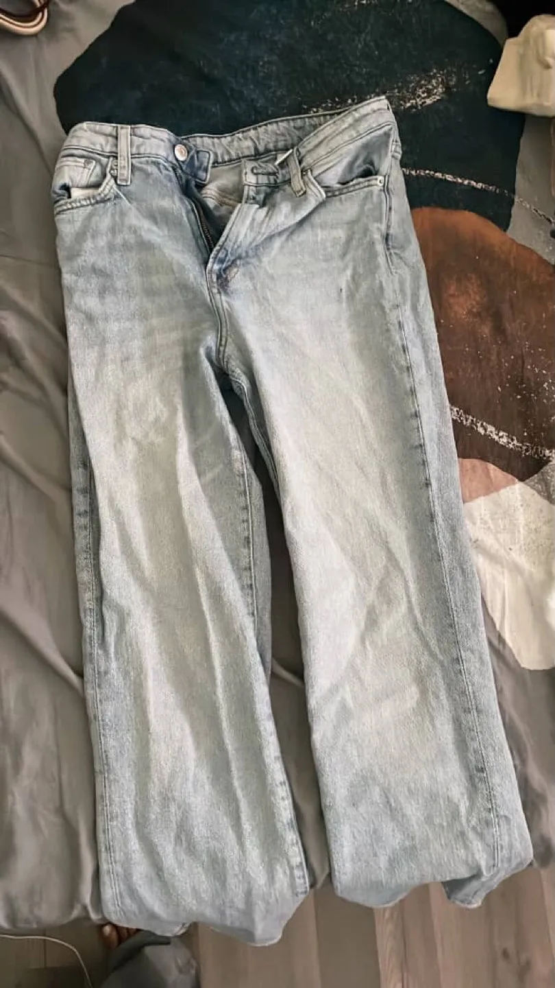 H&M Vintage High Waist Jeans - Size 6 thumbnail