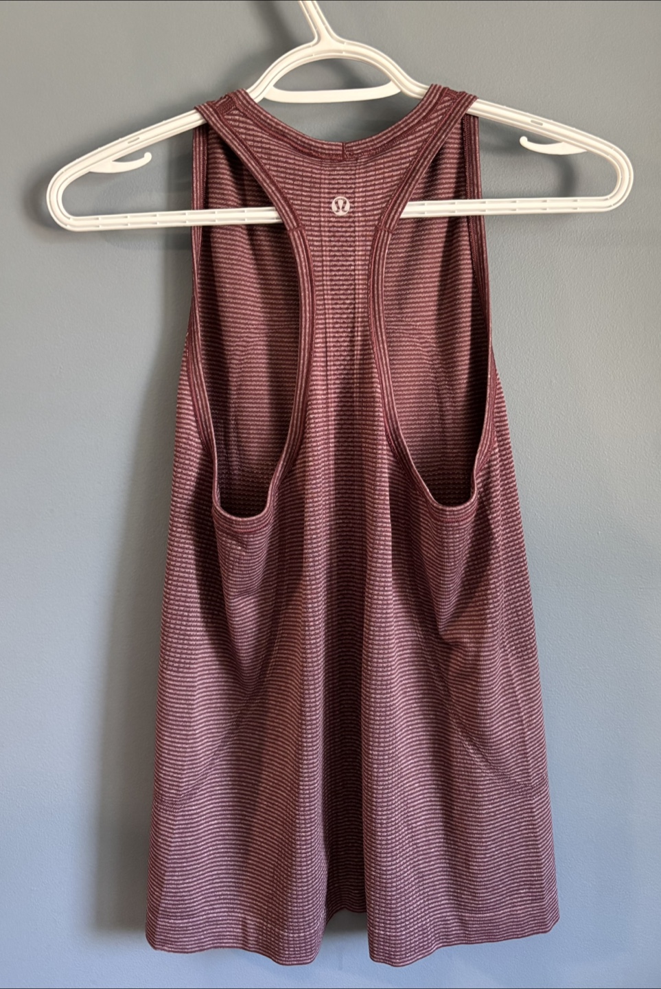 Lululemon Tank Top maroon colour fits size 6/8 - photo 3