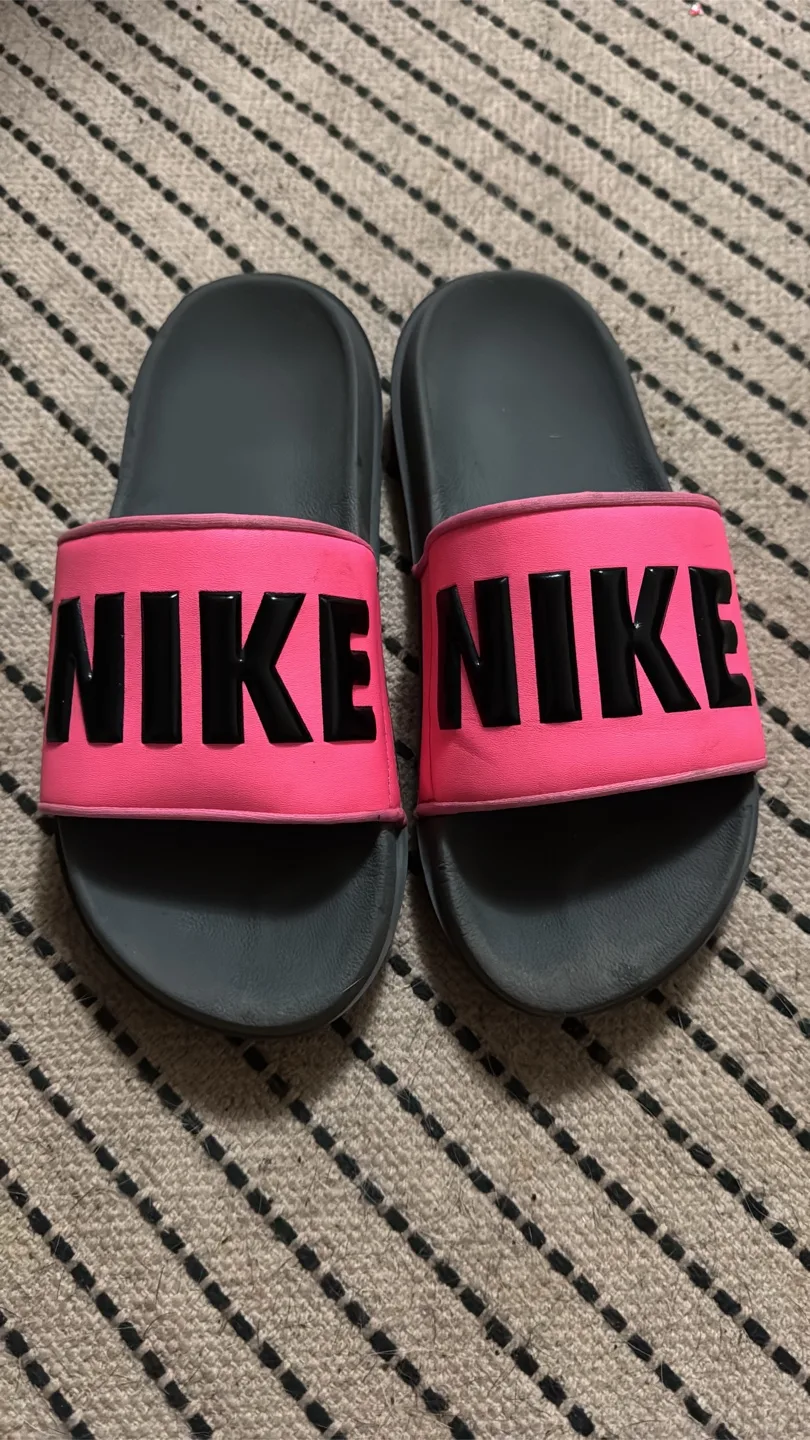 👟 Nike Slides – Pink & Black 👟 thumbnail