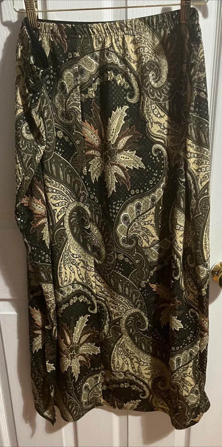 Paisley Print Top and skirt set size 18/20 image indicator(6)