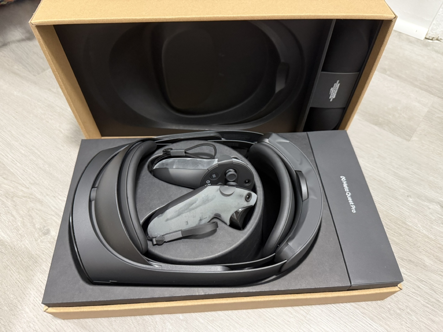 Meta Quest Pro VR Headset - Like New! - photo 2