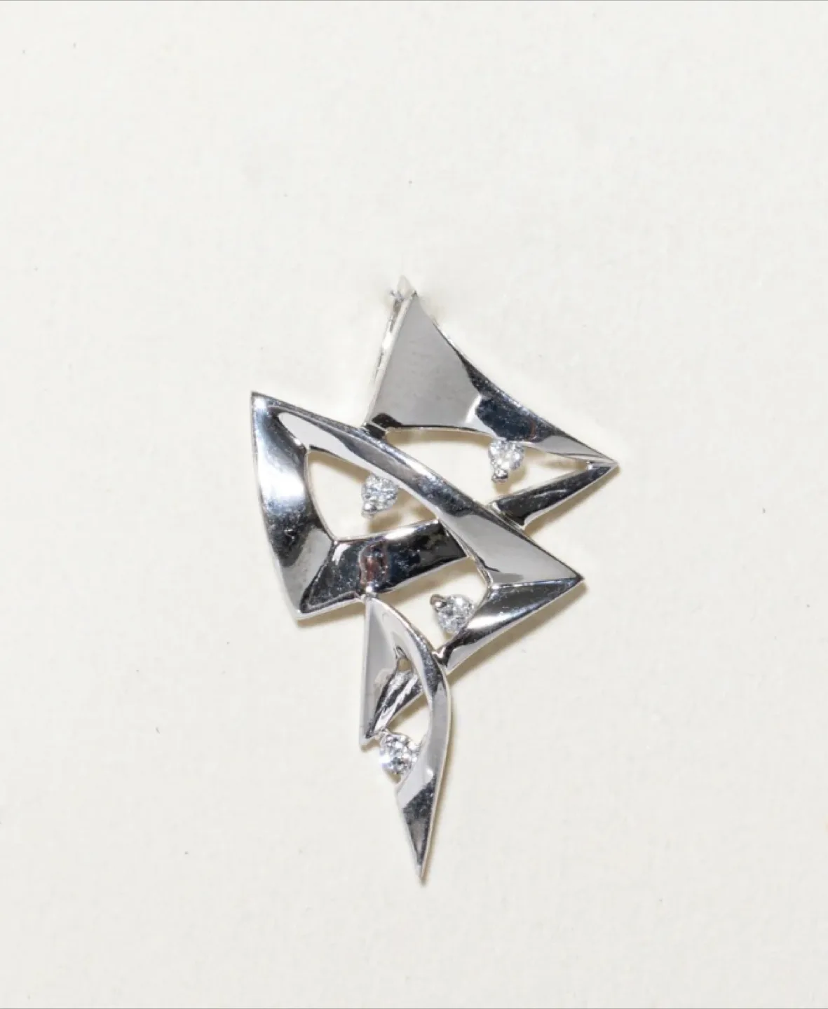 10K White Gold Diamond Pendant thumbnail