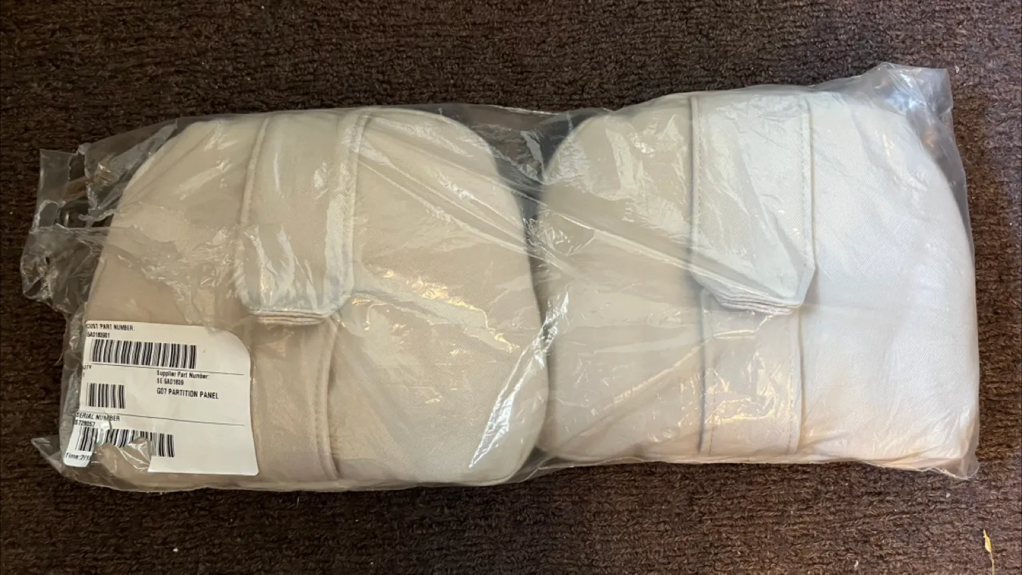 OEM BMW G01/G05/G07 X3/X5/X7 Seat Pillows - BNIB image indicator(4)