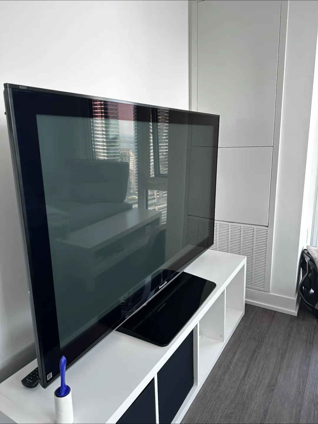 TV Panasonic TC-P54V10 54" Plasma HDTV thumbnail