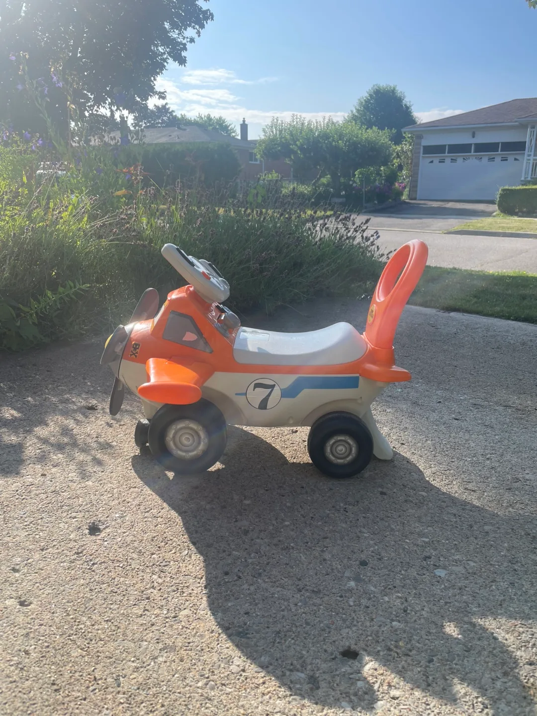 Disney Planes Dusty Ride-On Toy image indicator(2)