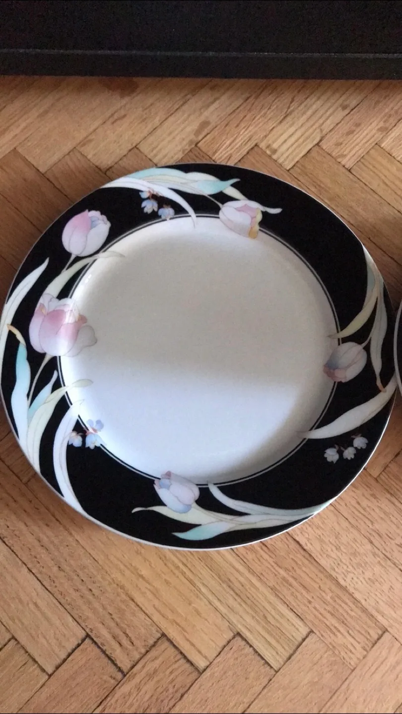 Black, white & pink Dishes image indicator(2)