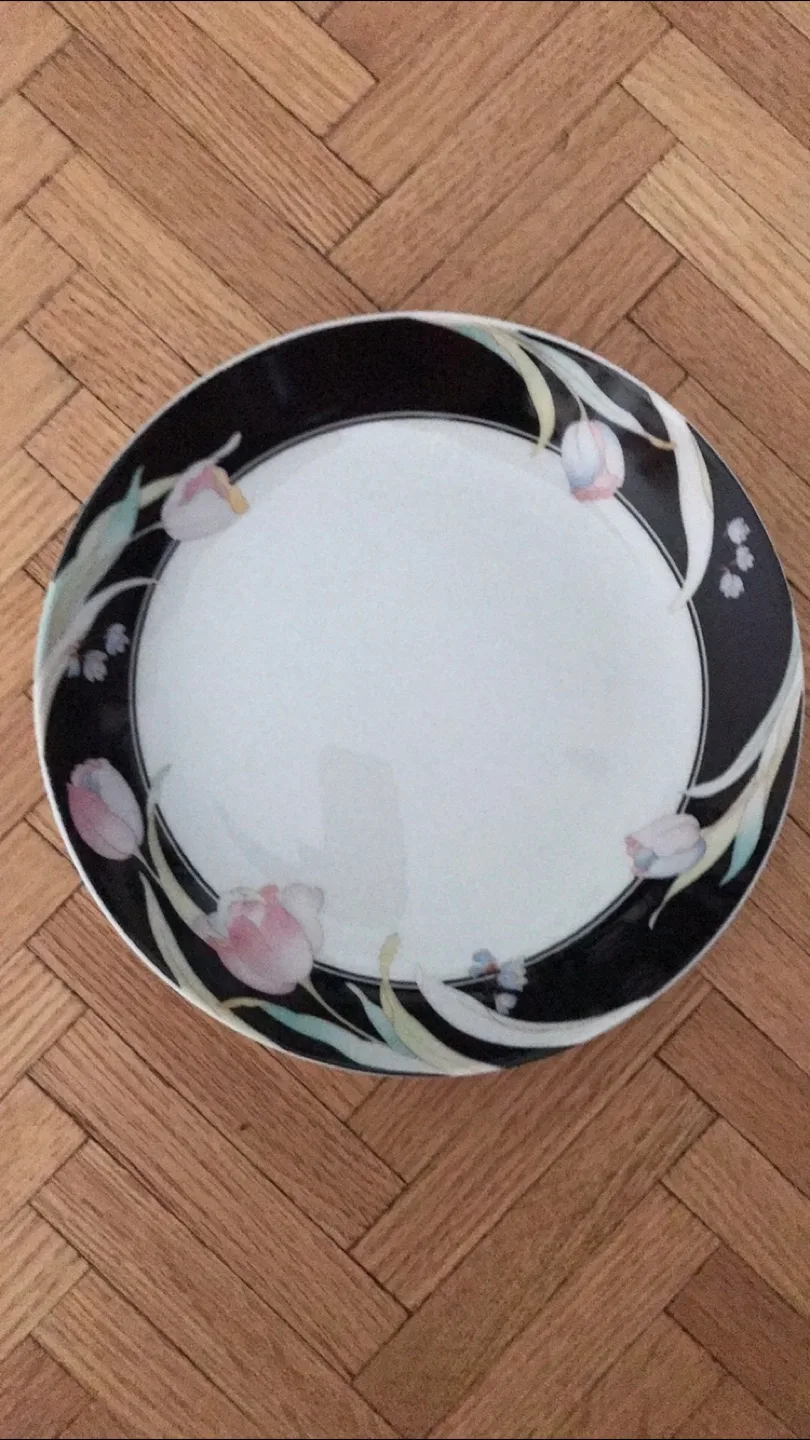 Black, white & pink Dishes image indicator(3)