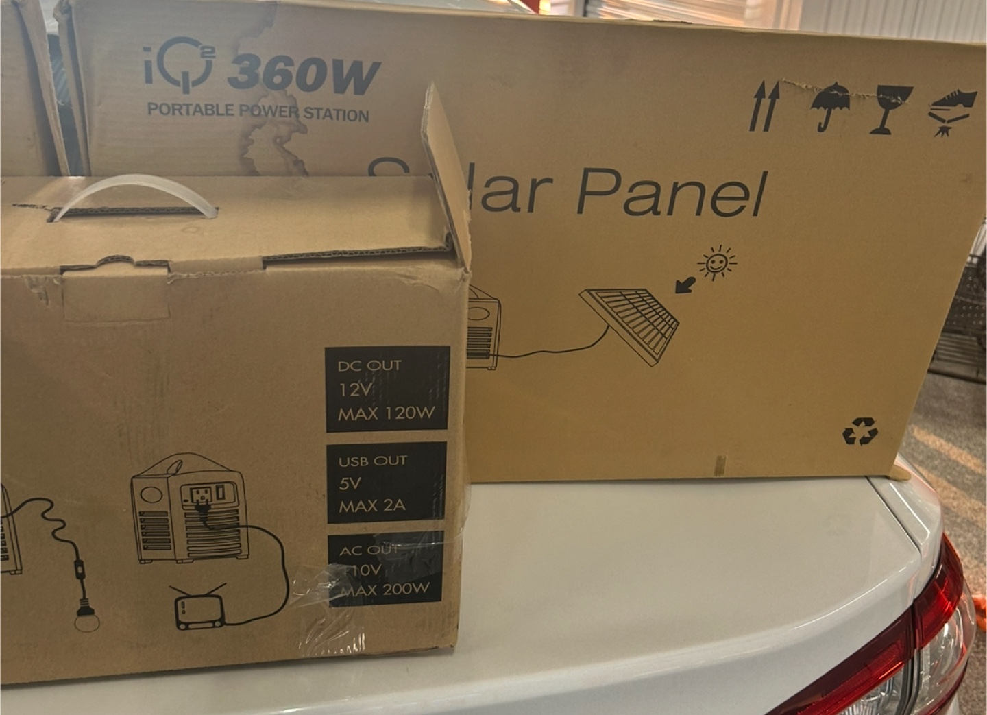 iQ2 360W Portable Power Station with 2 solar panels - photo 2