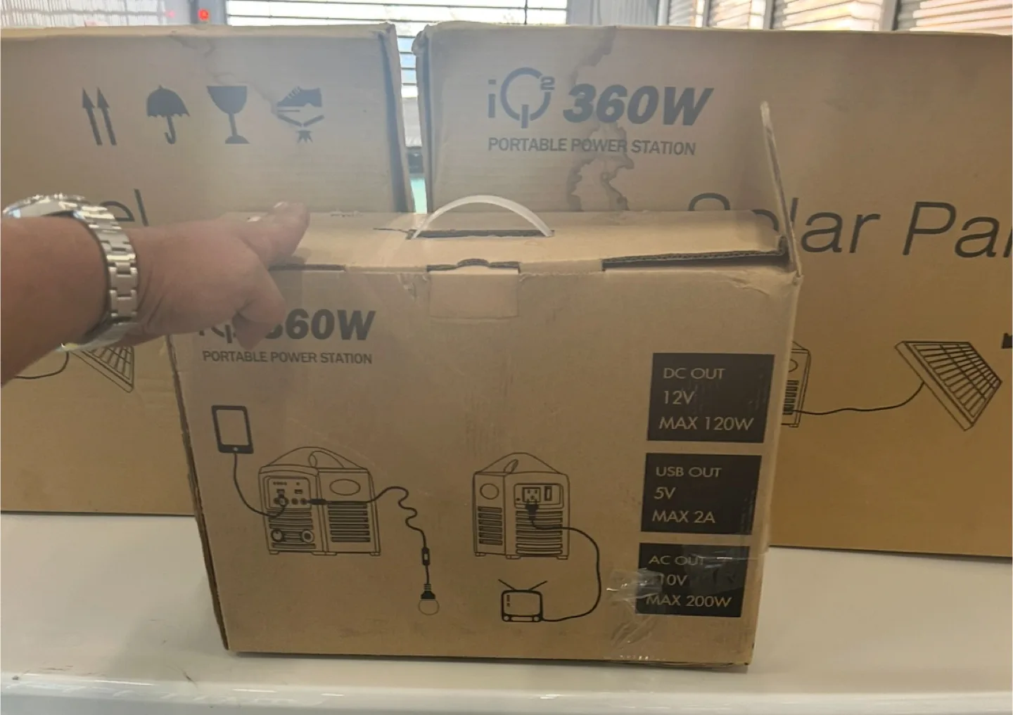 iQ2 360W Portable Power Station with 2 solar panels thumbnail
