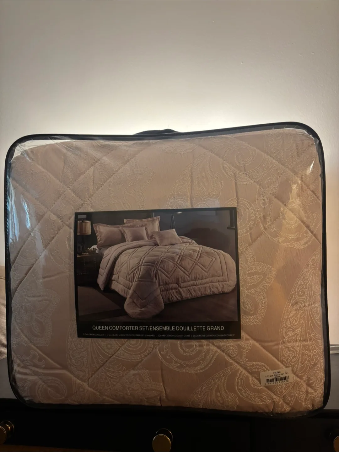 New Season Home Queen Comforter Set image indicator(2)