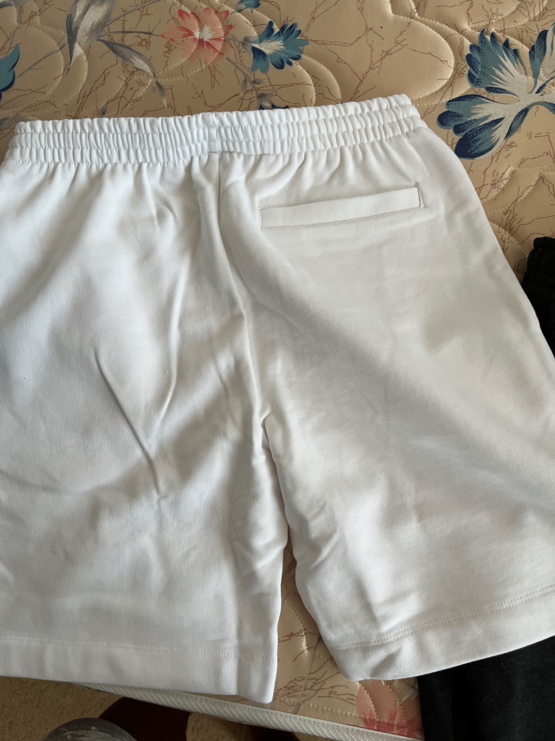 Lacoste White Regular Fit Shorts - Size Medium - photo 2
