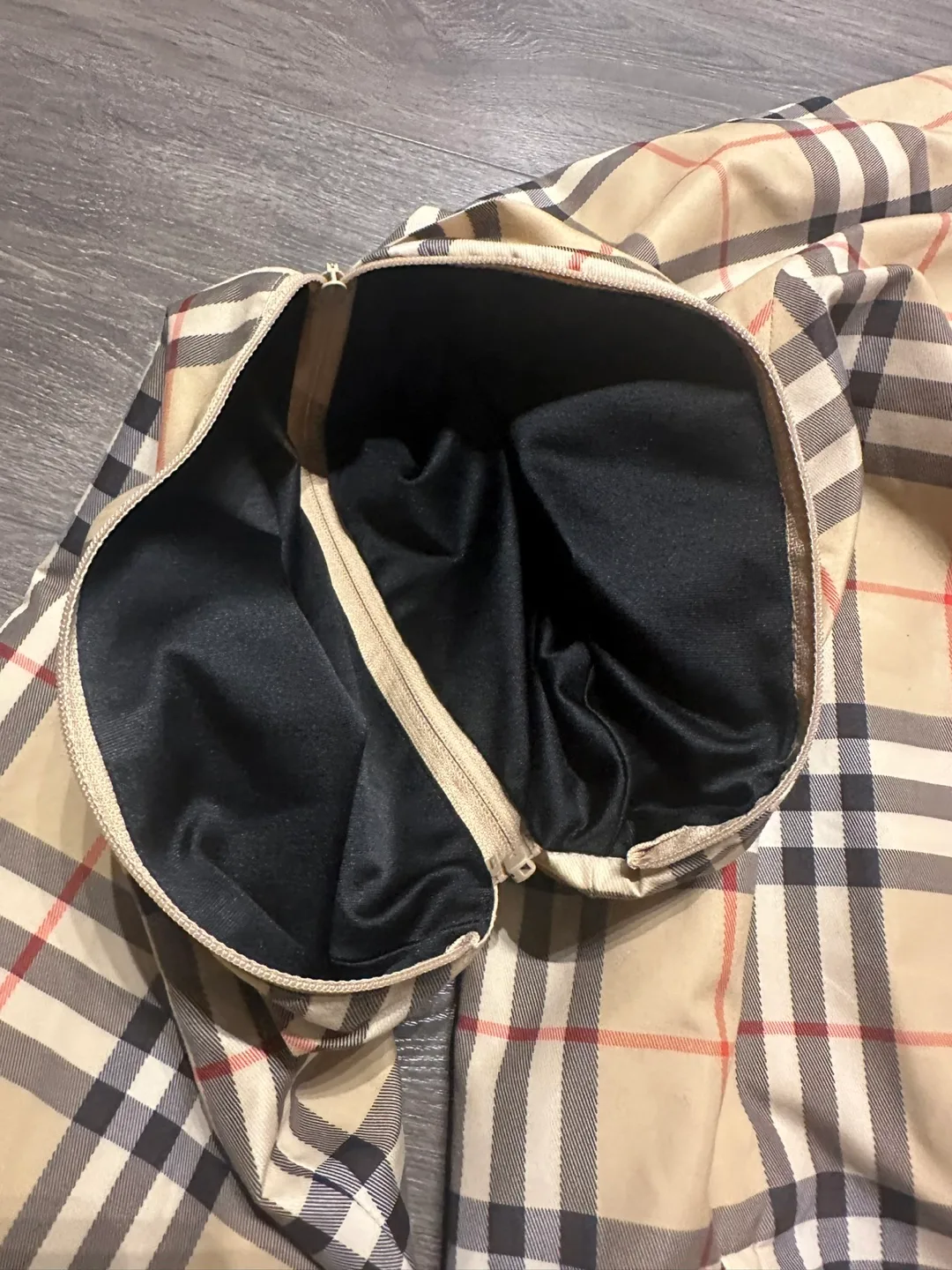 100% Authentic Burberry Golf Jacket Check Mens L image indicator(5)