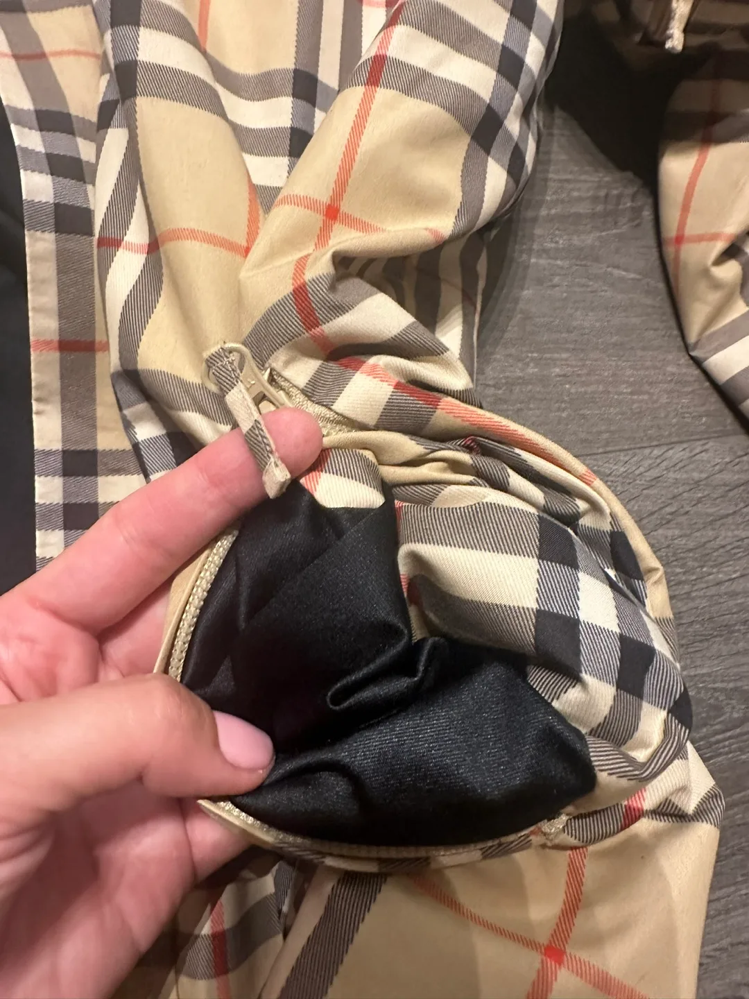 100% Authentic Burberry Golf Jacket Check Mens L image indicator(6)