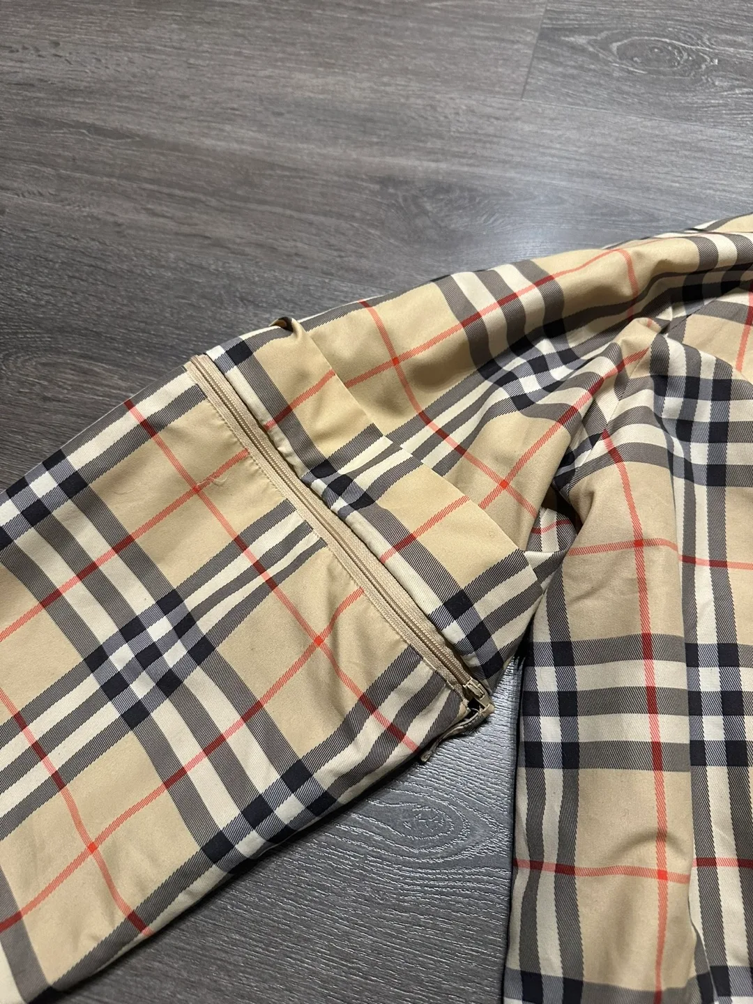 100% Authentic Burberry Golf Jacket Check Mens L image indicator(3)
