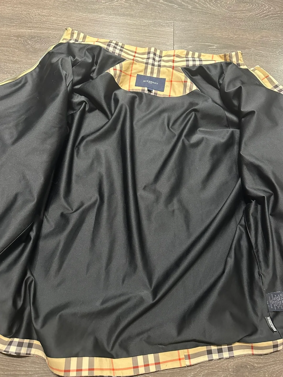 100% Authentic Burberry Golf Jacket Check Mens L image indicator(9)