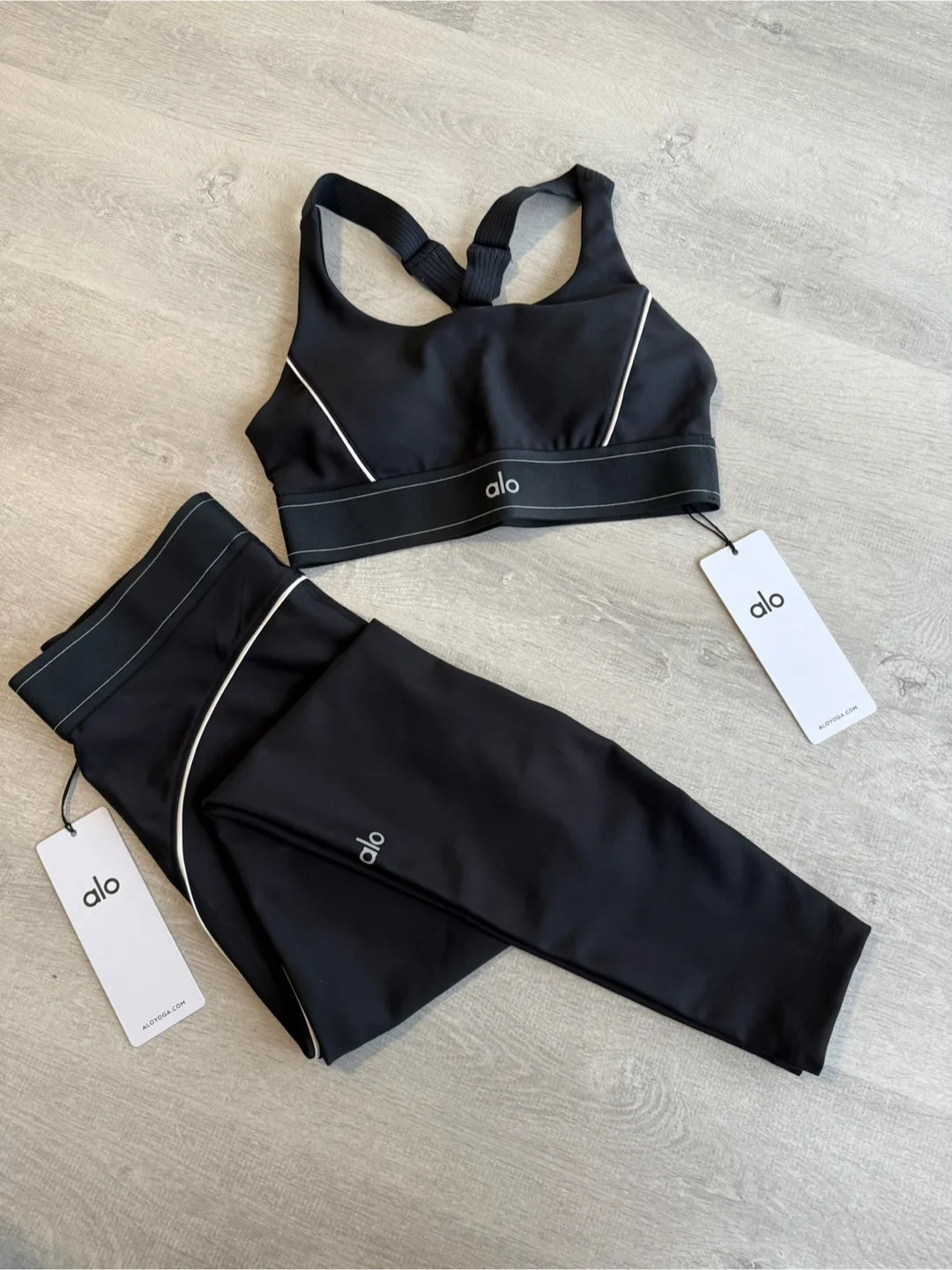 ALO Airlift Suit Up Bra & Leggings Set - Black thumbnail