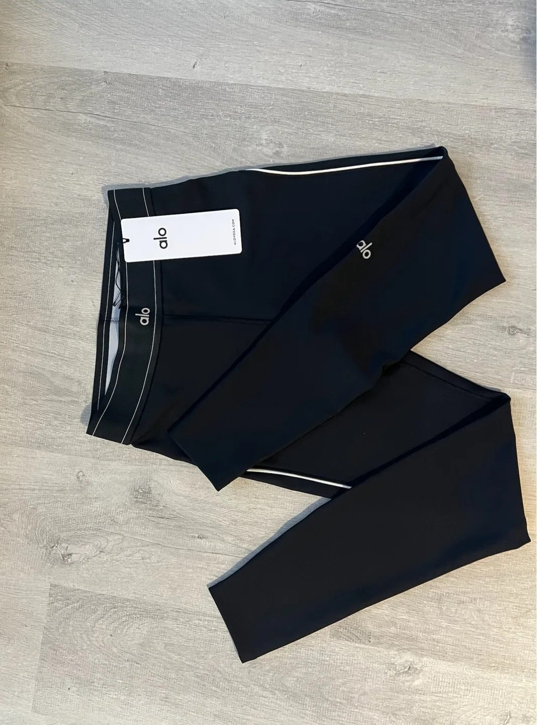 ALO Airlift Suit Up Bra & Leggings Set - Black image indicator(3)