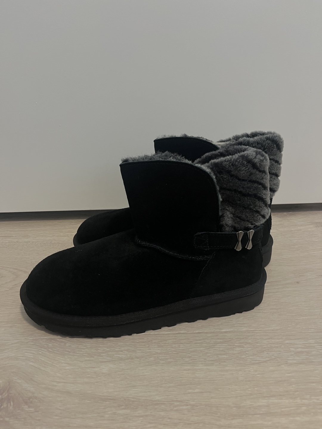 UGG Black Suede Mini Boots (AUTHENTIC) - photo 5