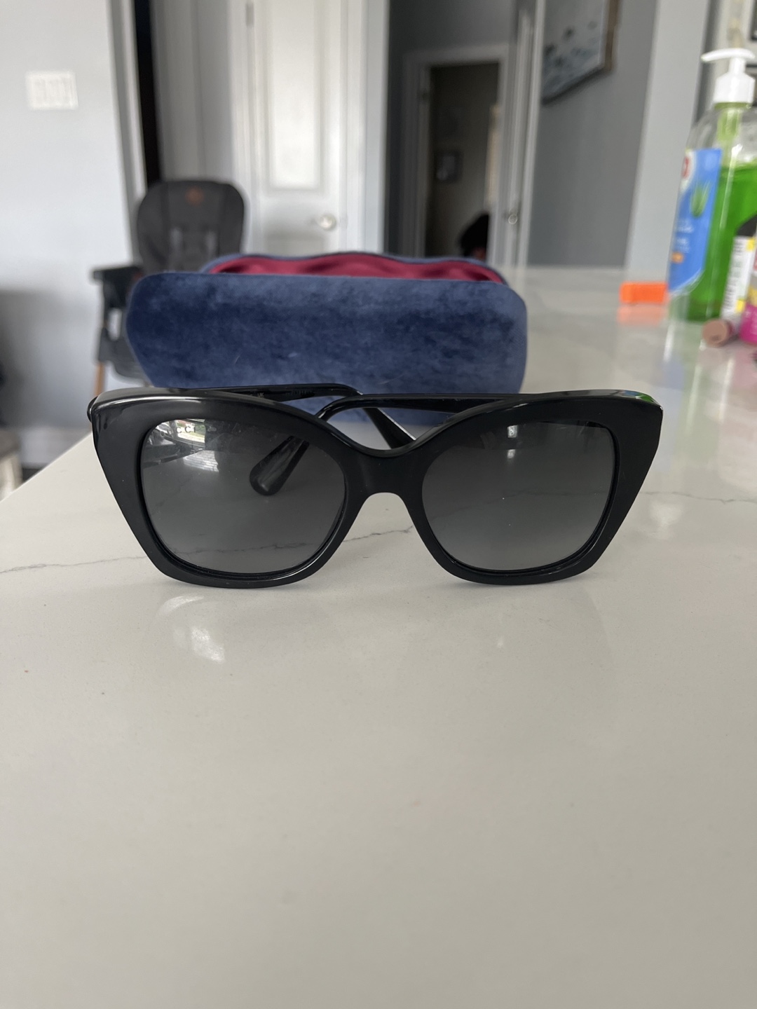 Gucci Black Sunglasses with Case - photo 3
