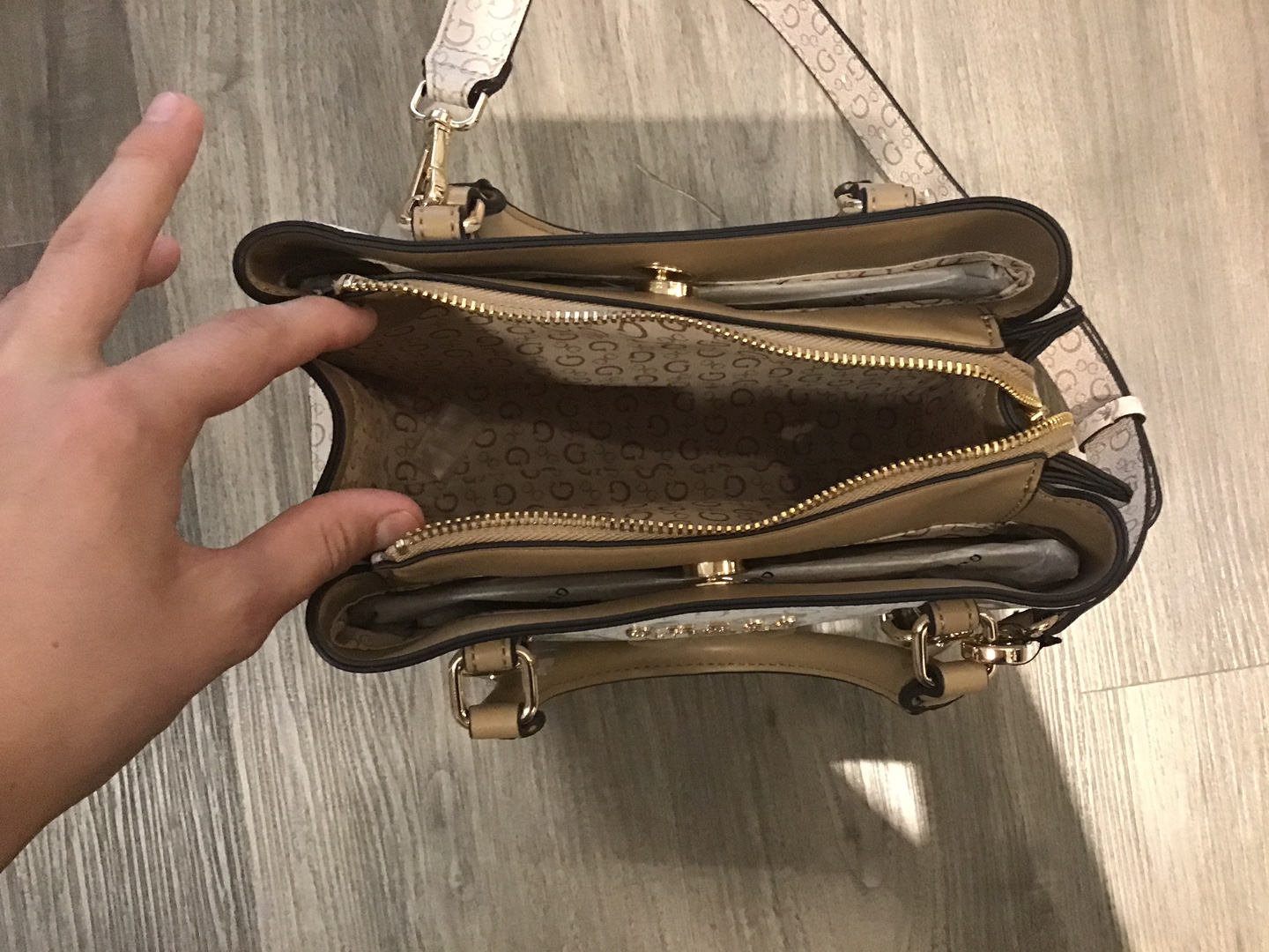 Brand new never used Guess Satchel Bag - photo 3