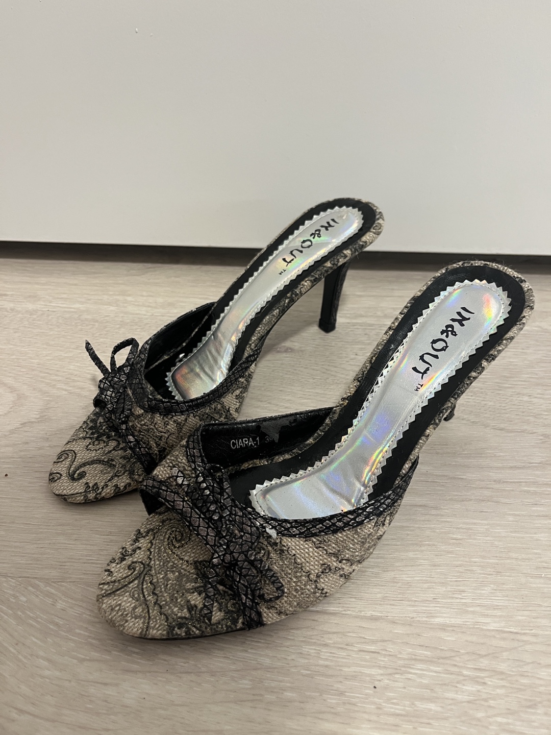 In & Out vintage kitten heals  - Size 8 - photo 2
