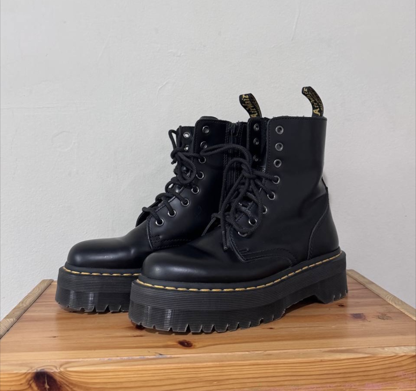 Dr. Martens JADON BOOT SMOOTH LEATHER PLATFORMS