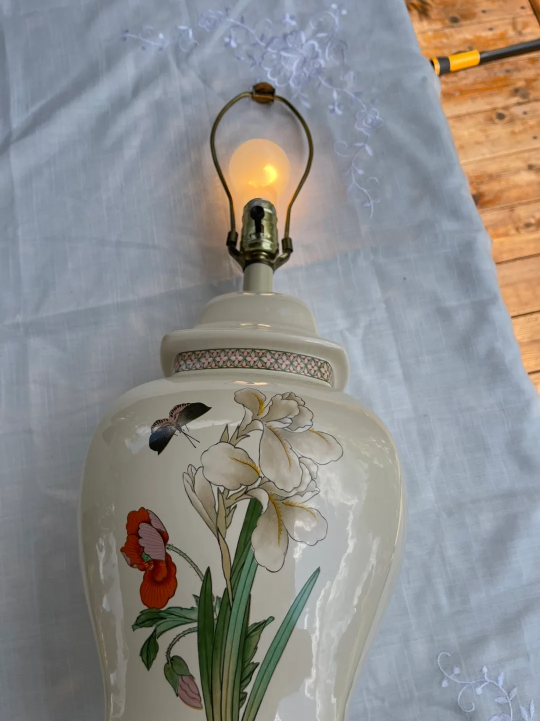 Floral Table Lamp with Shade image indicator(2)