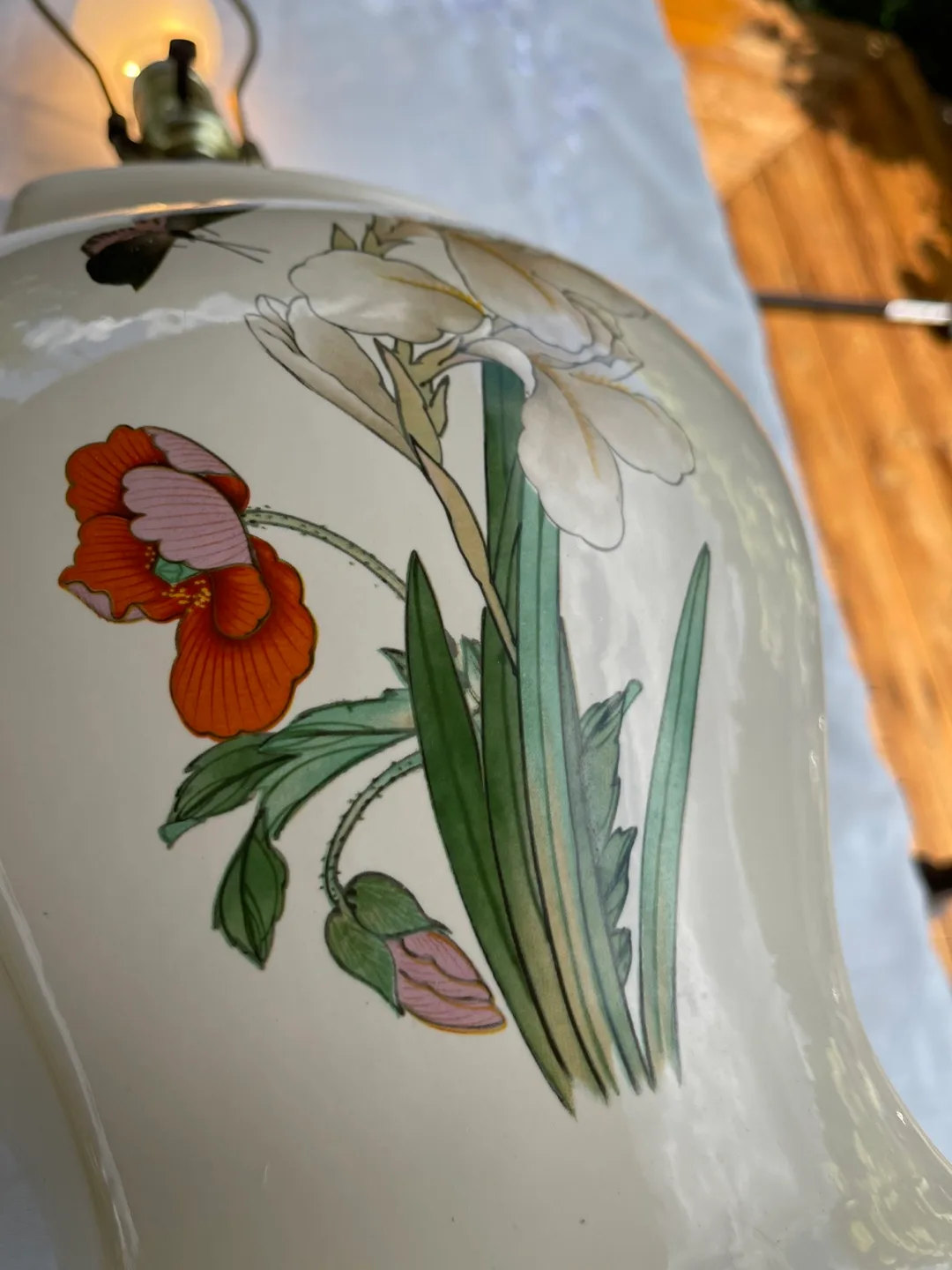 Floral Table Lamp with Shade image indicator(3)