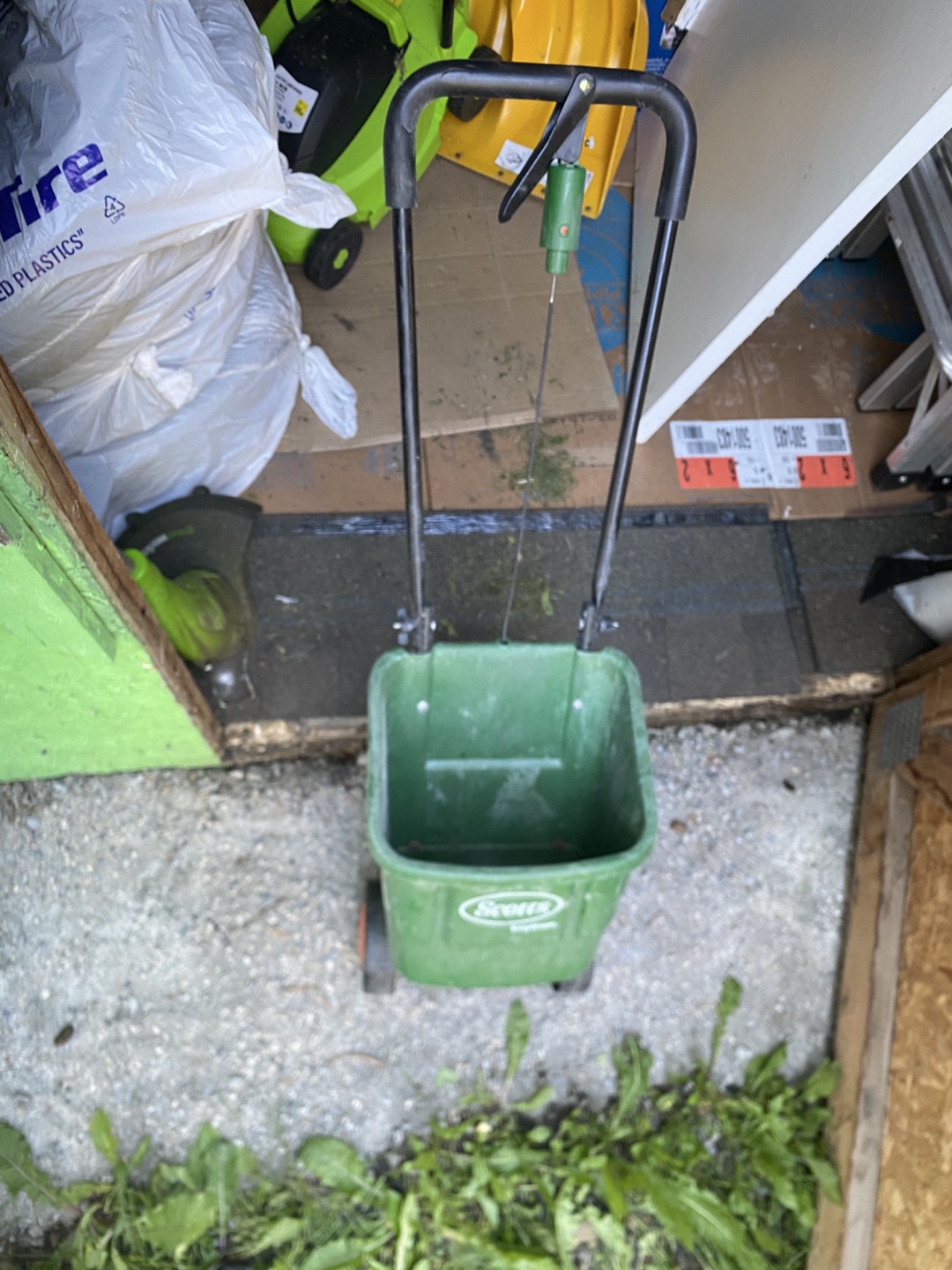 Scotts EasyGreen Spreader - photo 2