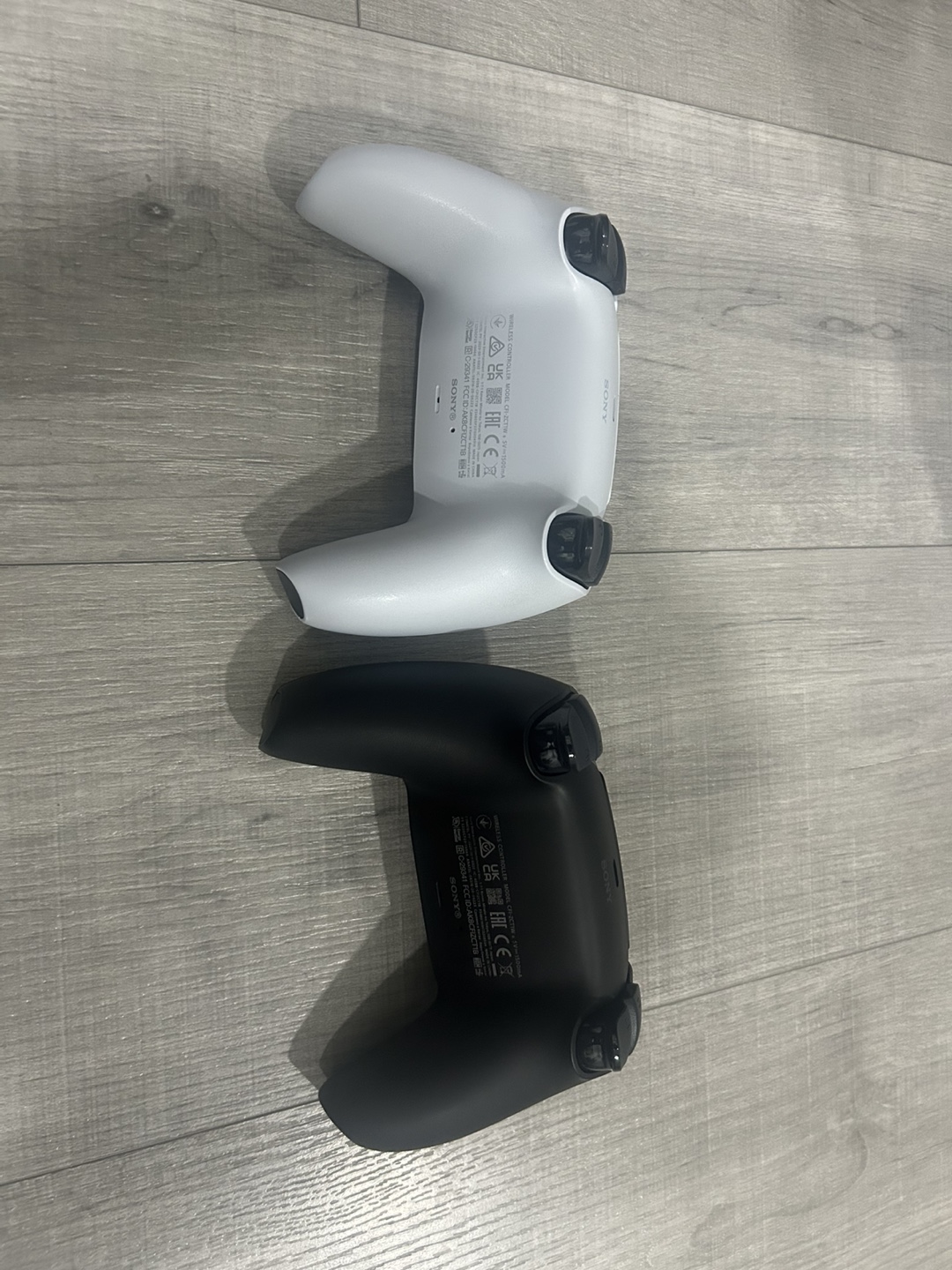 PlayStation 5 Console with 2 Controllers - photo 4