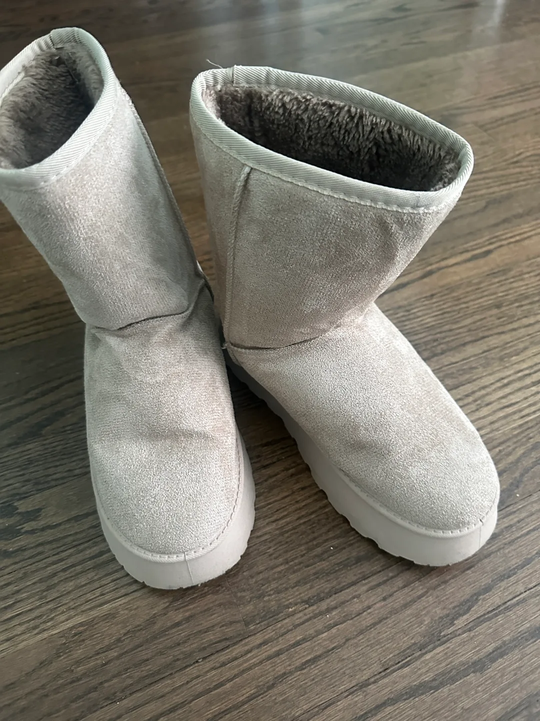 Bearpaw Women's Gray Suede Boots image indicator(2)