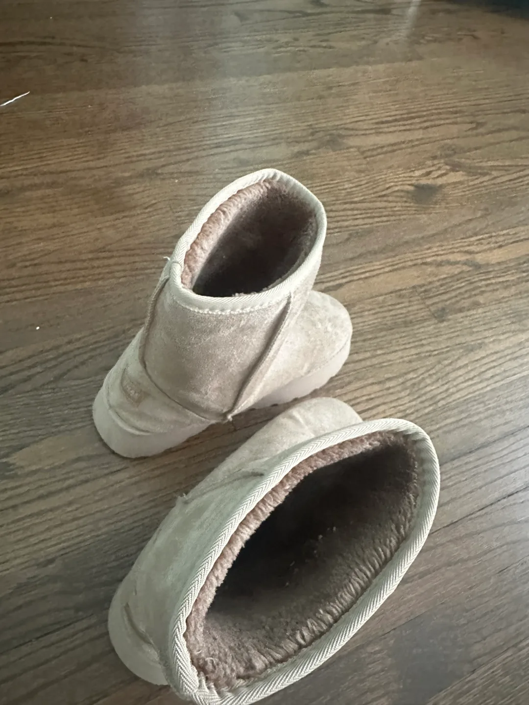 Bearpaw Women's Gray Suede Boots image indicator(3)