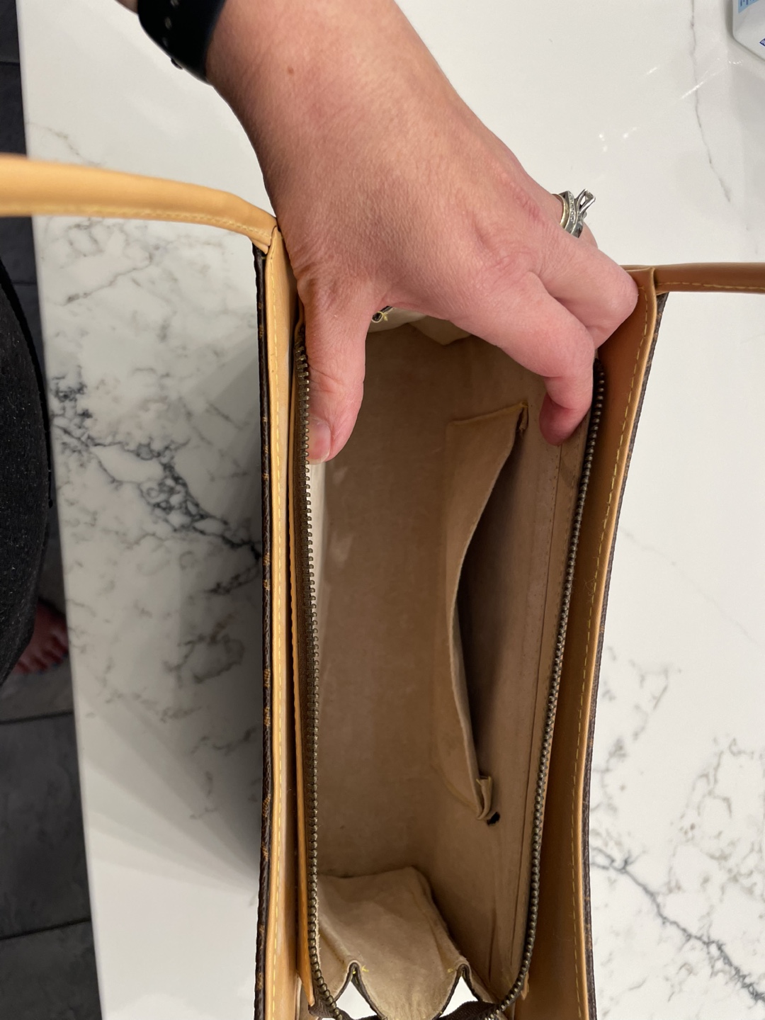 Faux Louis Vuitton Bag - photo 2