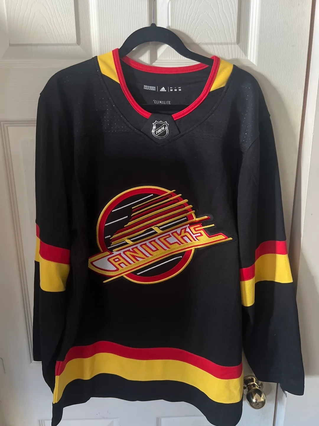 Adidas Vancouver Canucks NHL Jersey Size 50 thumbnail