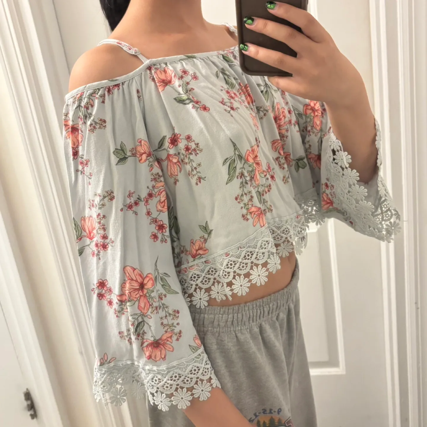 H&M Floral Cold Shoulder Blouse Size 8 thumbnail