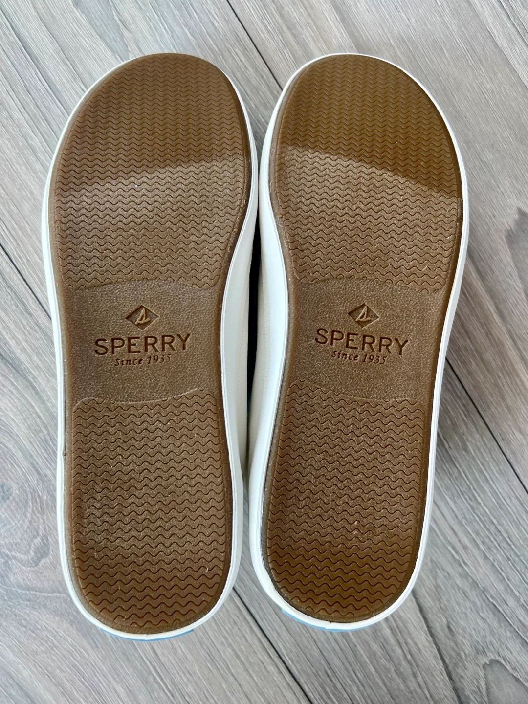 New in box Sperry Women's Sneakers - Size 11 - White image indicator(5)