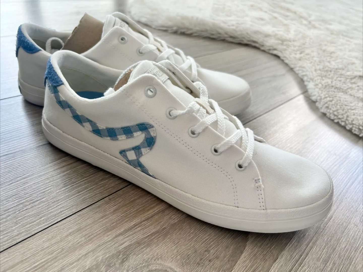 New in box Sperry Women's Sneakers - Size 11 - White image indicator(2)