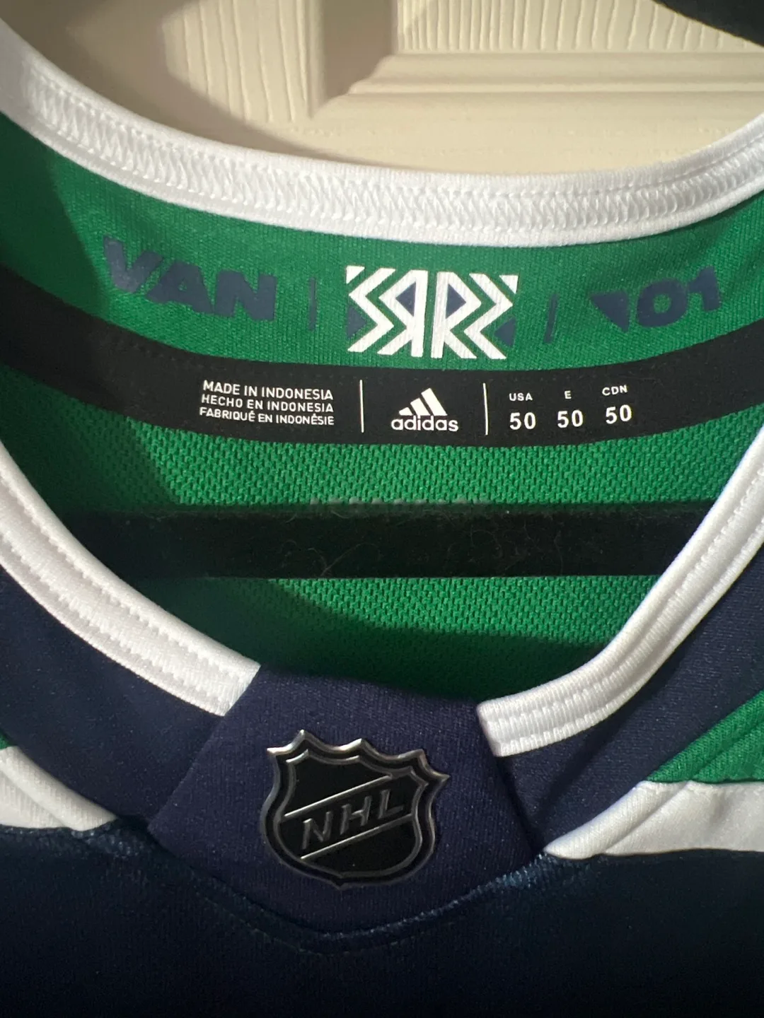 Adidas Canucks Elias Pettersson Jersey image indicator(2)