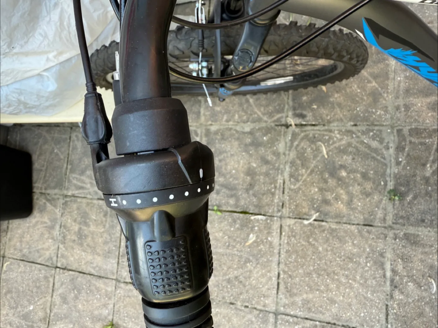 Boundary Trail 26" Mountain Bike - Grey/Blue image indicator(2)