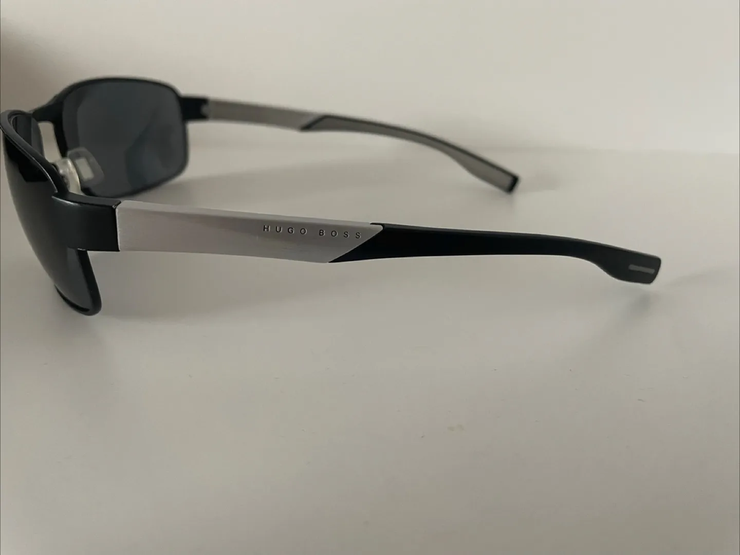 Hugo Boss Sunglasses with Case image indicator(5)