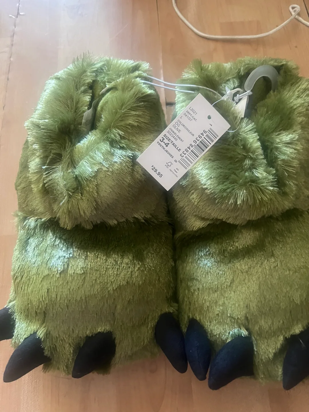 Brand New The Children's Place Slippers, size 3-4Y image indicator(2)