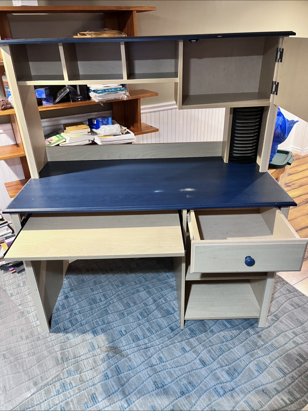 Blue accented Desk with Hutch - photo 2