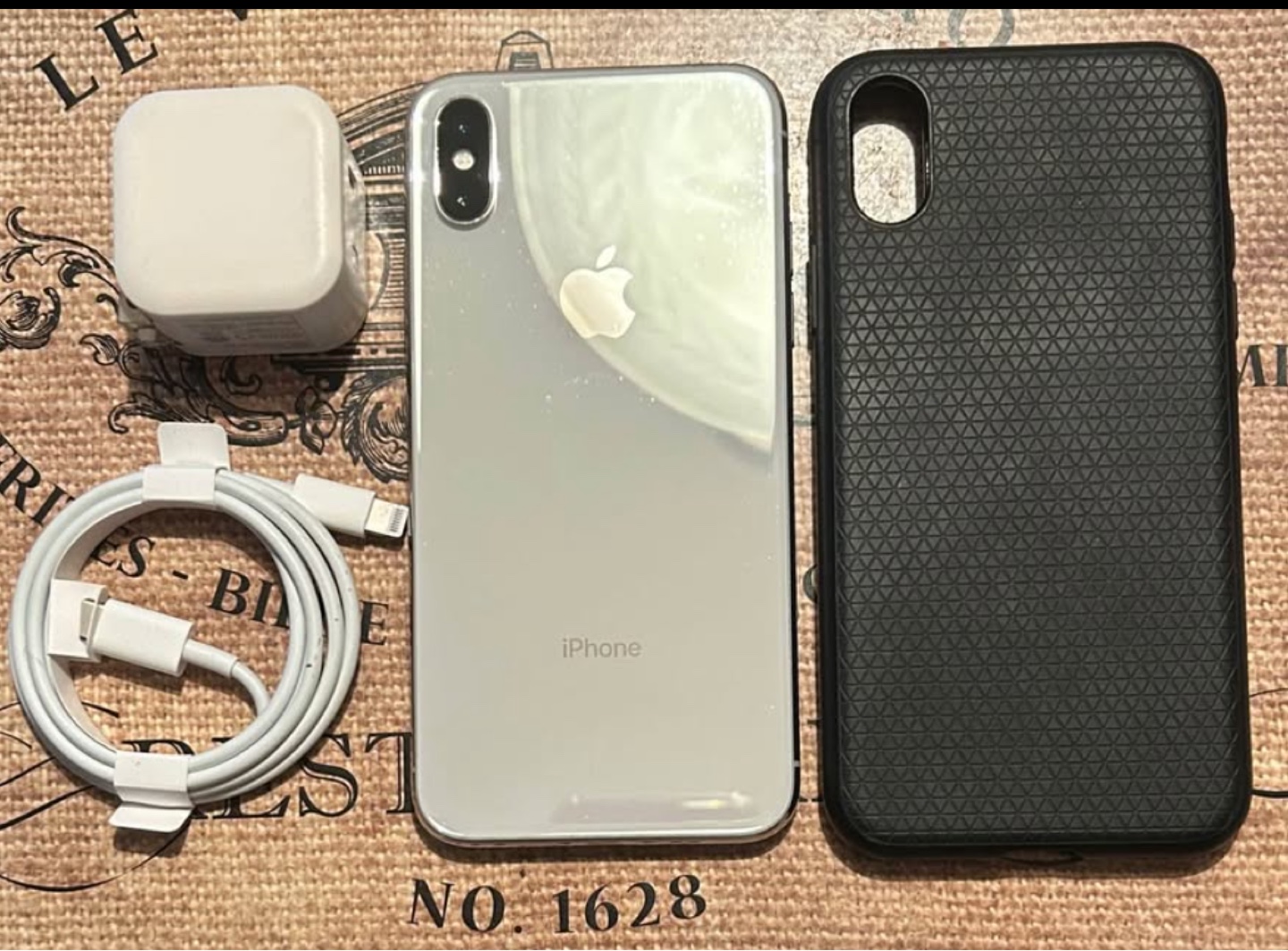 (100%) iPhone X 256GB-Great+Accessories.