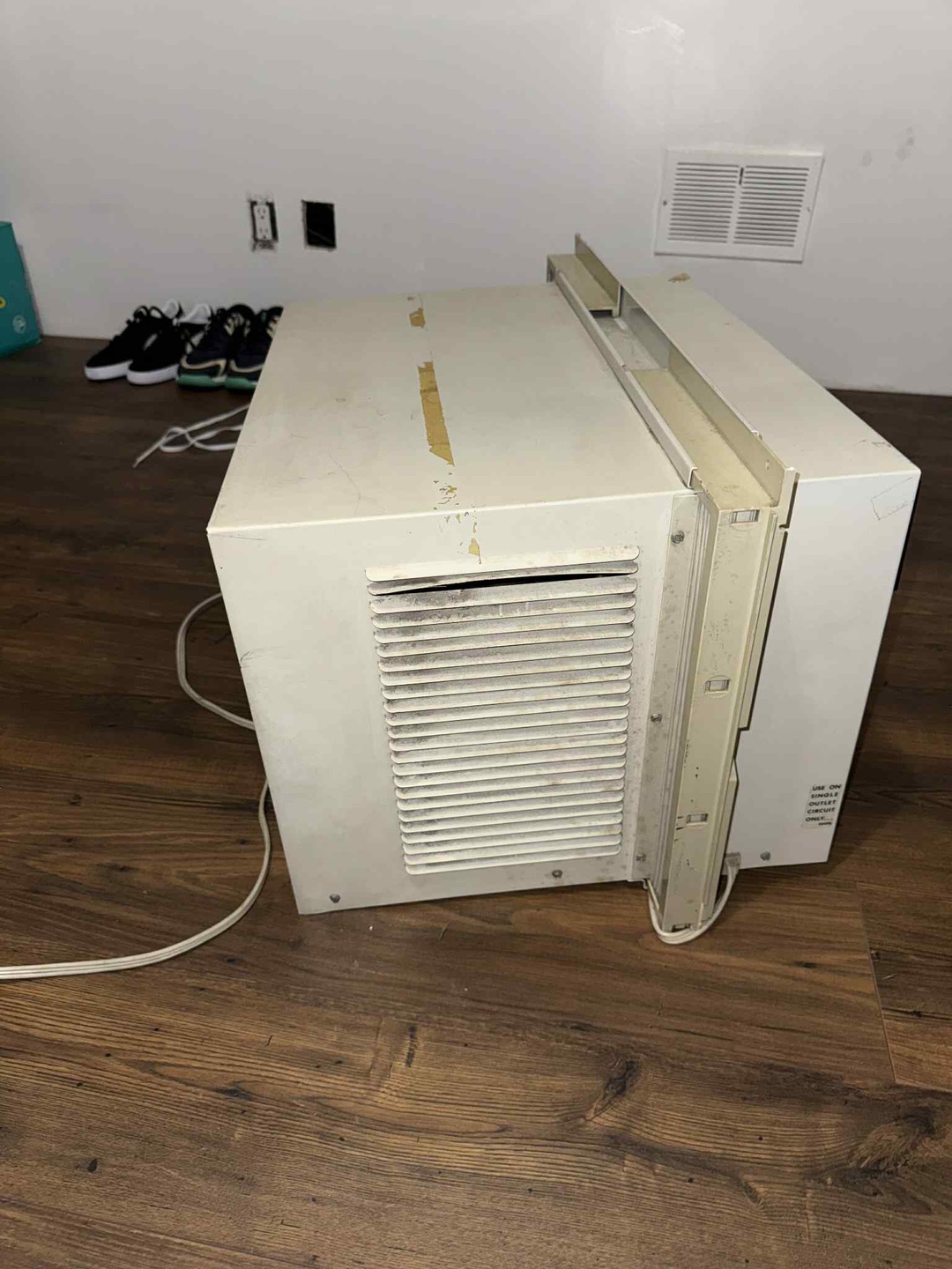 Kelvinator Window Air Conditioner - photo 4