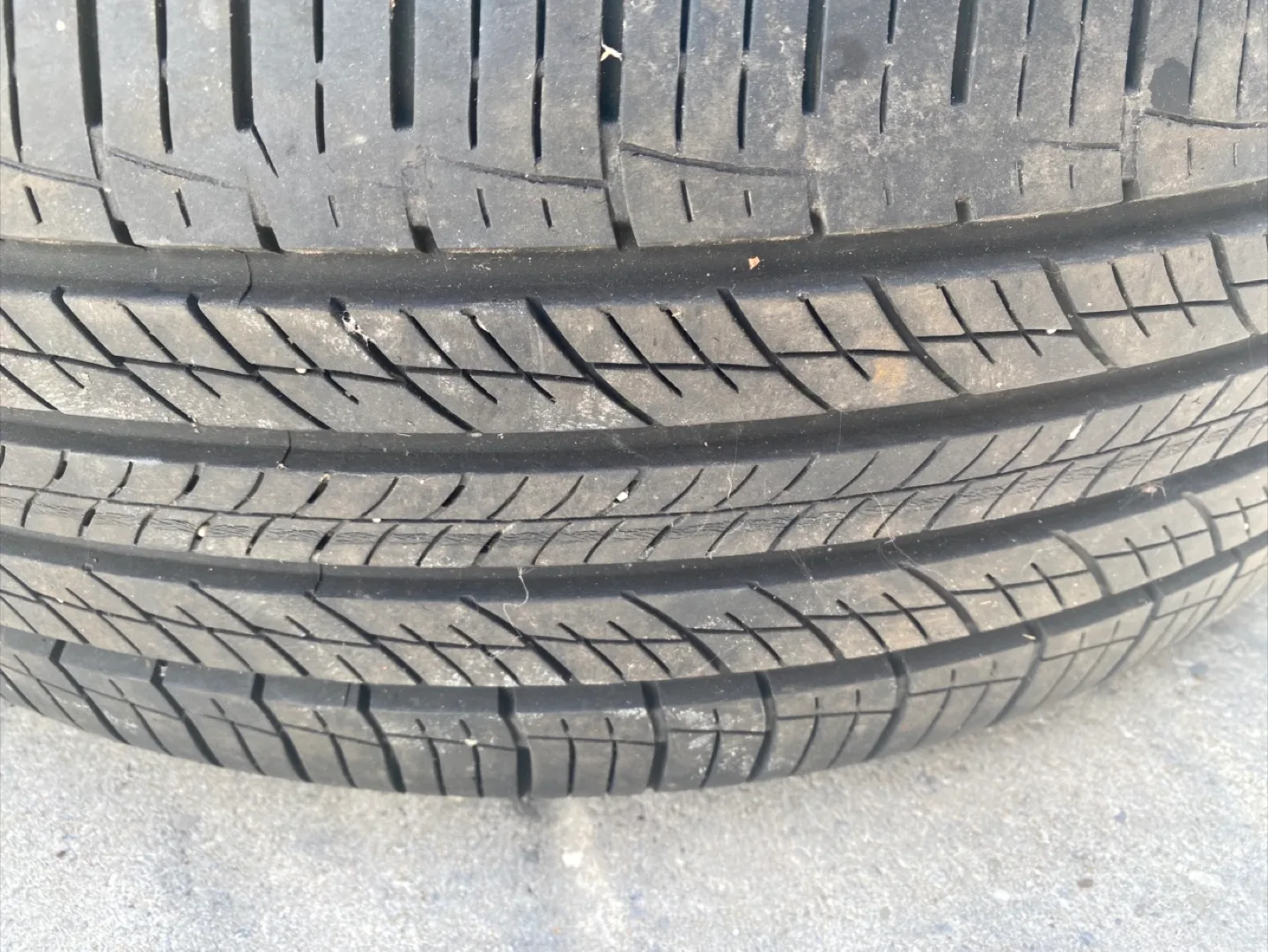 Hankook Dynapro HP2 Tire - 235/65R17 image indicator(4)