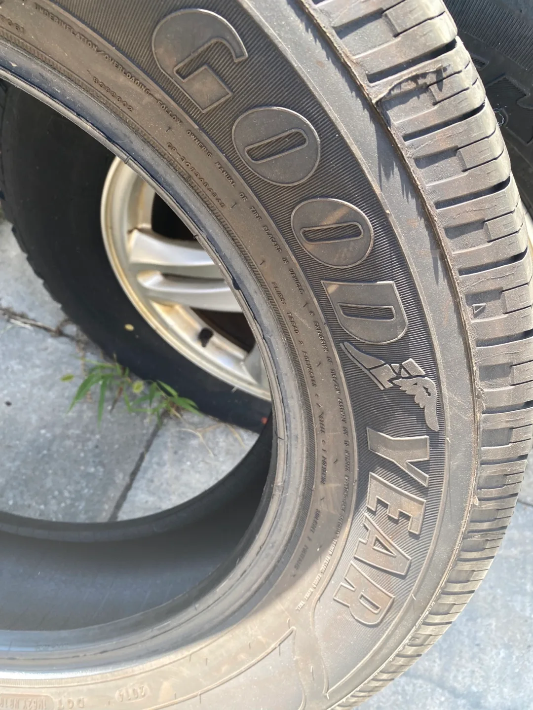 Goodyear Reliant All-Season Tire 225/65R17 image indicator(3)