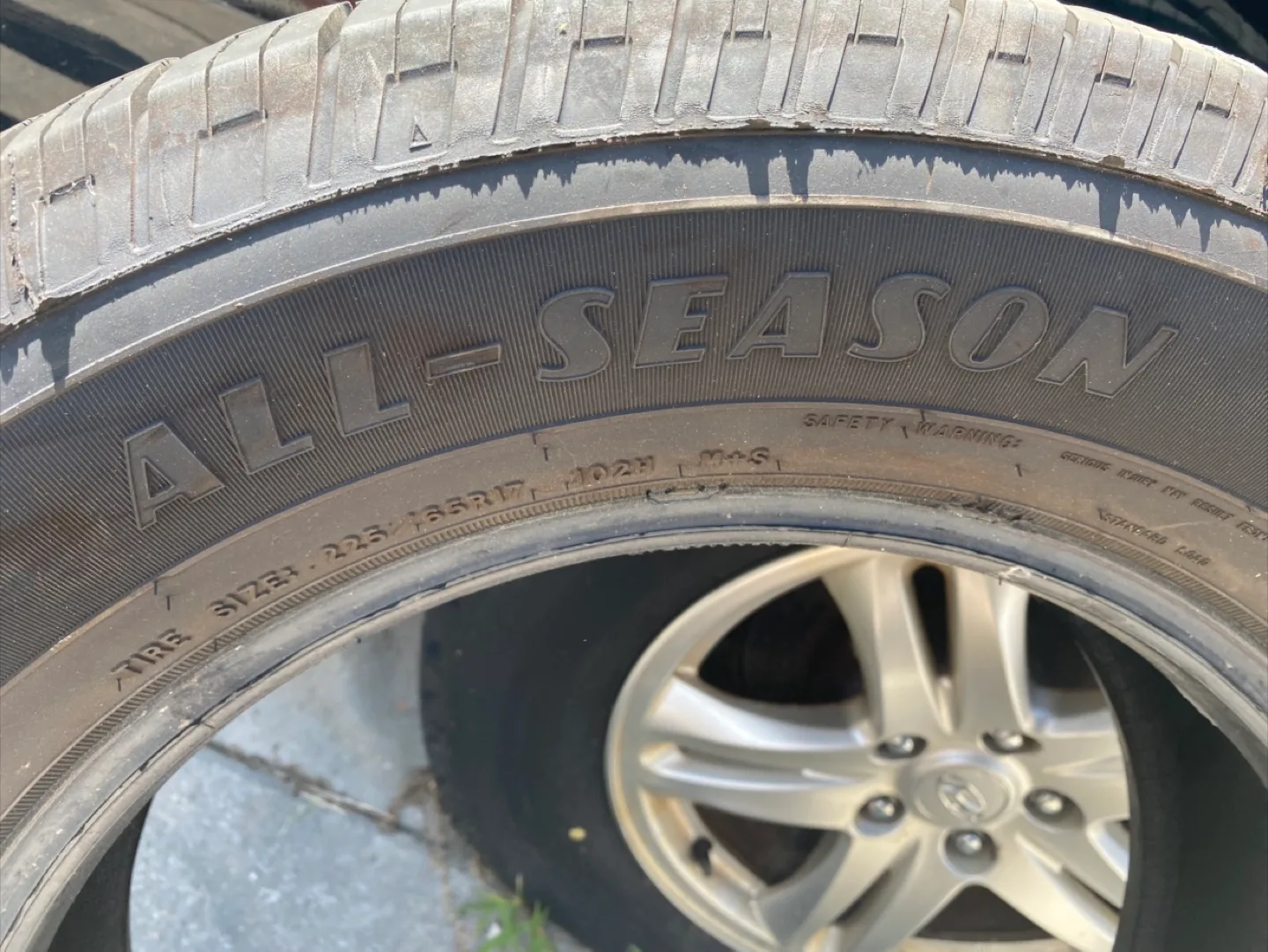 Goodyear Reliant All-Season Tire 225/65R17 image indicator(4)